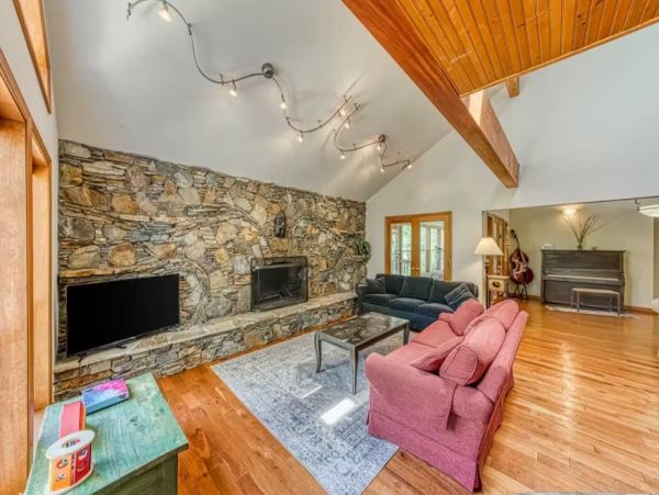 Peaceful Mountain Retreat 7 BR North Fork Vacation Home
