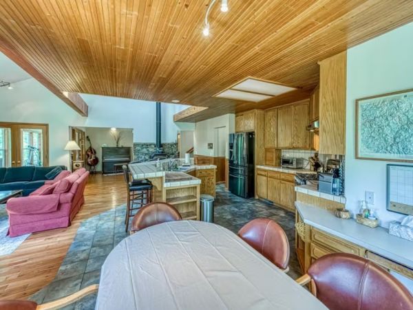 Peaceful Mountain Retreat 7 BR North Fork Vacation Home