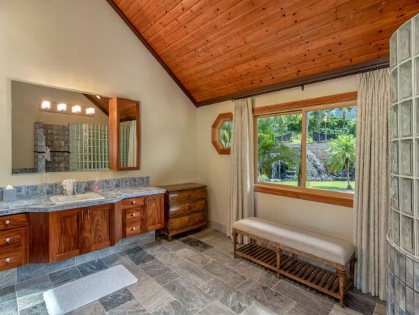 Big Island Luxury Estate with Amazing Ocean and Bay Views
