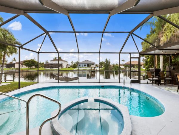 Canalfront Luxury Home in Cape Coral with Pool and Boat Dock