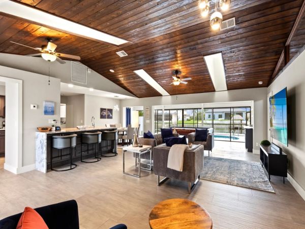 Canalfront Luxury Home in Cape Coral with Pool and Boat Dock