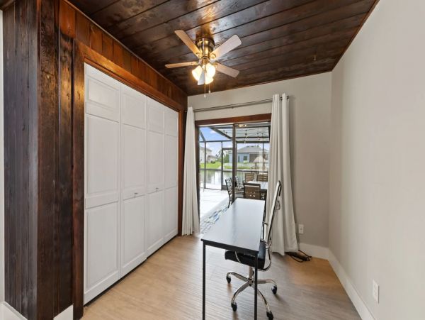 Canalfront Luxury Home in Cape Coral with Pool and Boat Dock