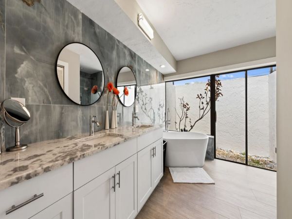 Canalfront Luxury Home in Cape Coral with Pool and Boat Dock
