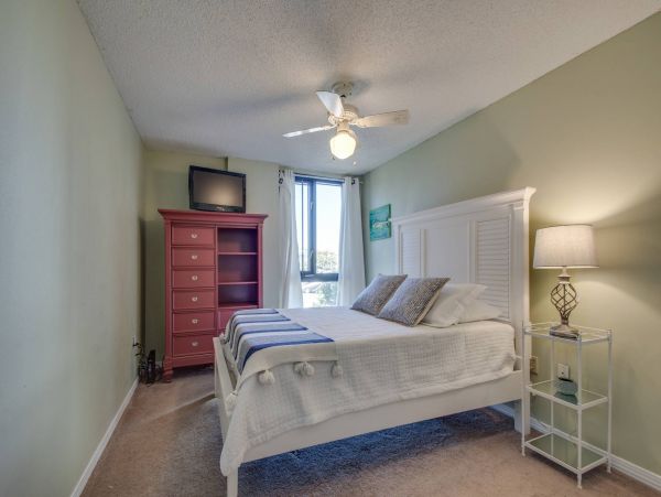 Destin Vacation Condo Two Bedroom Walk to Beach