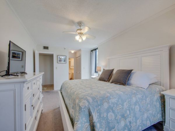 Destin Vacation Condo Two Bedroom Walk to Beach
