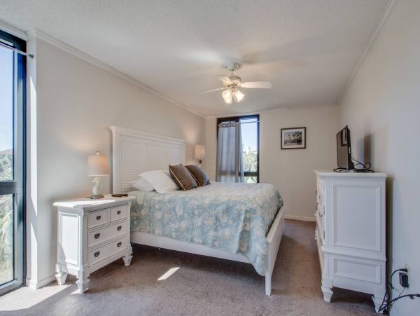 Destin Vacation Condo Two Bedroom Walk to Beach