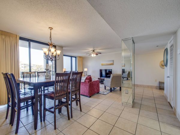 Destin Vacation Condo Two Bedroom Walk to Beach