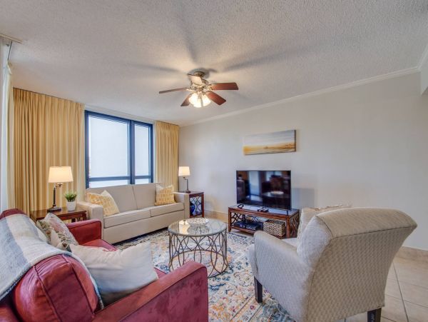 Destin Vacation Condo Two Bedroom Walk to Beach