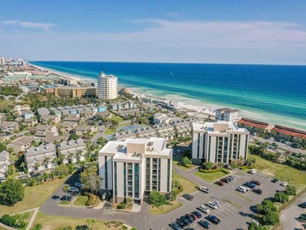 Destin Vacation Condo Two Bedroom Walk to Beach