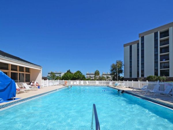 Destin Vacation Condo Two Bedroom Walk to Beach
