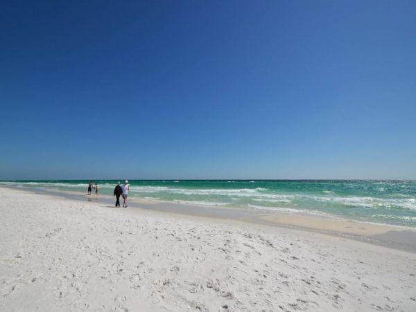 Destin Vacation Condo Two Bedroom Walk to Beach