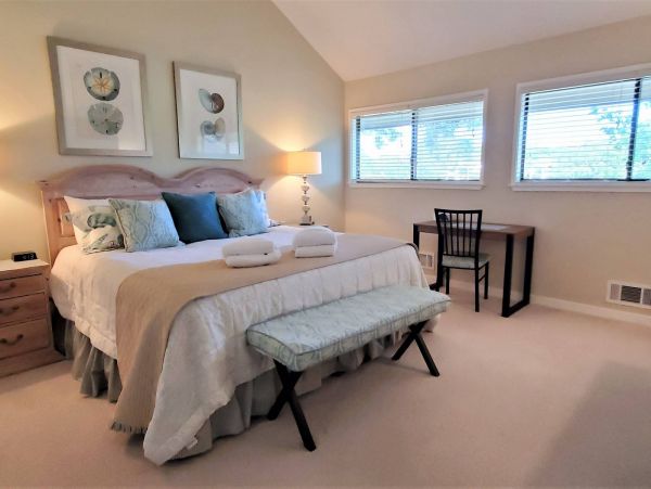 Hilton Head Vacation Condo Two Bedroom Walk to Beach