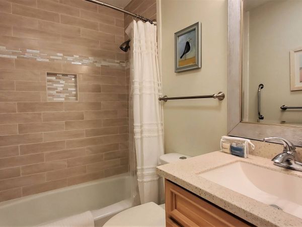 Hilton Head Vacation Condo Two Bedroom Walk to Beach