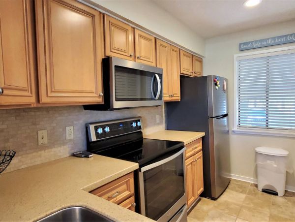 Hilton Head Vacation Condo Two Bedroom Walk to Beach