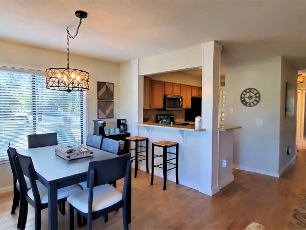 Hilton Head Vacation Condo Two Bedroom Walk to Beach