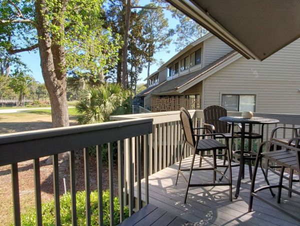 Hilton Head Vacation Condo Two Bedroom Walk to Beach