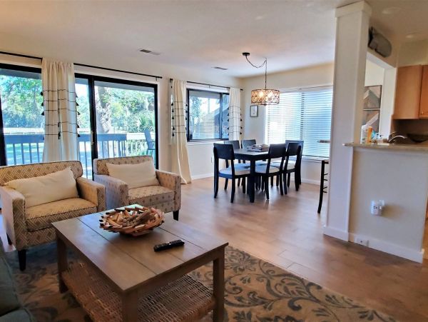 Hilton Head Vacation Condo Two Bedroom Walk to Beach