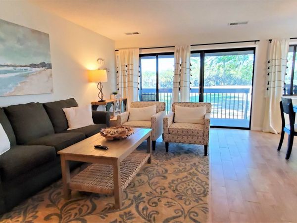 Hilton Head Vacation Condo Two Bedroom Walk to Beach
