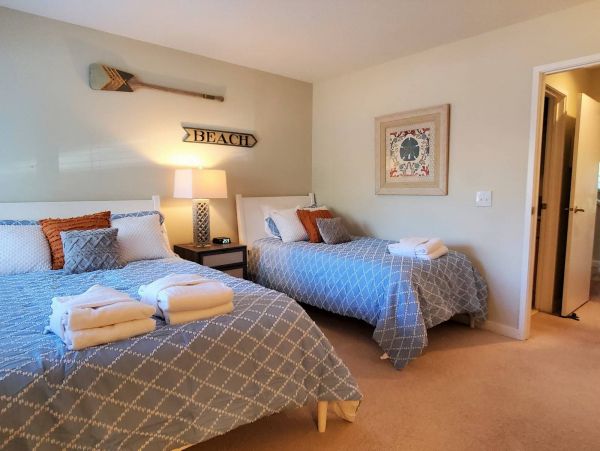 Hilton Head Vacation Condo Two Bedroom Walk to Beach