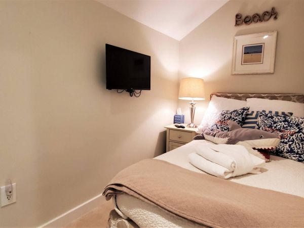 Hilton Head Vacation Condo Two Bedroom Walk to Beach