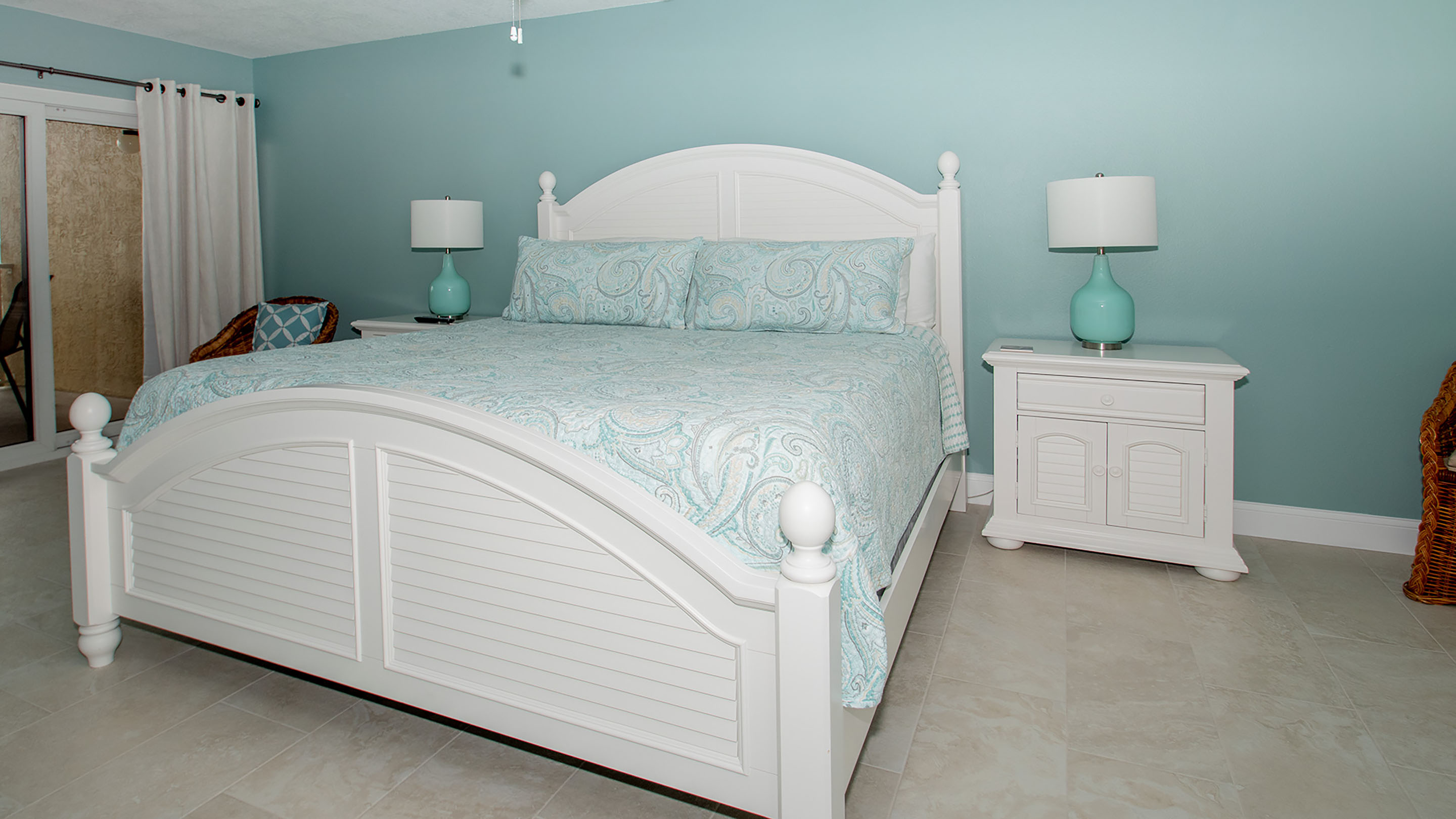 Two Bedroom Vacation Condo with Beautiful Panoramic Ocean Views