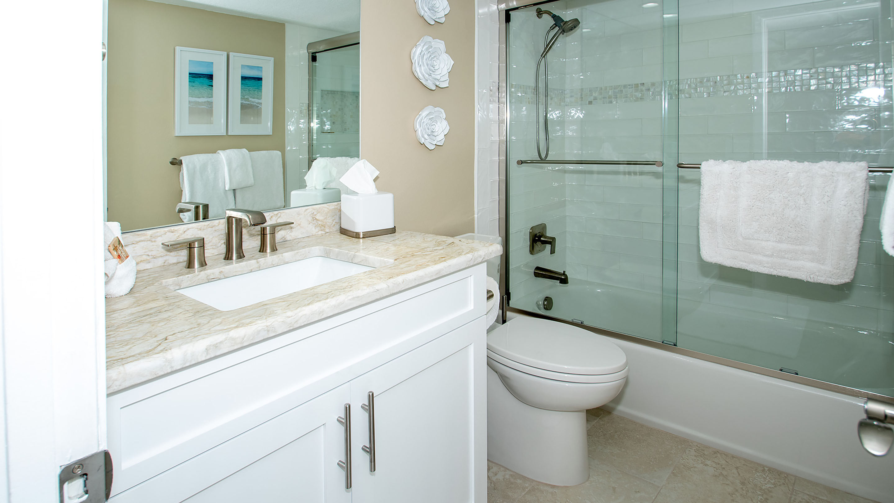 Two Bedroom Vacation Condo with Beautiful Panoramic Ocean Views