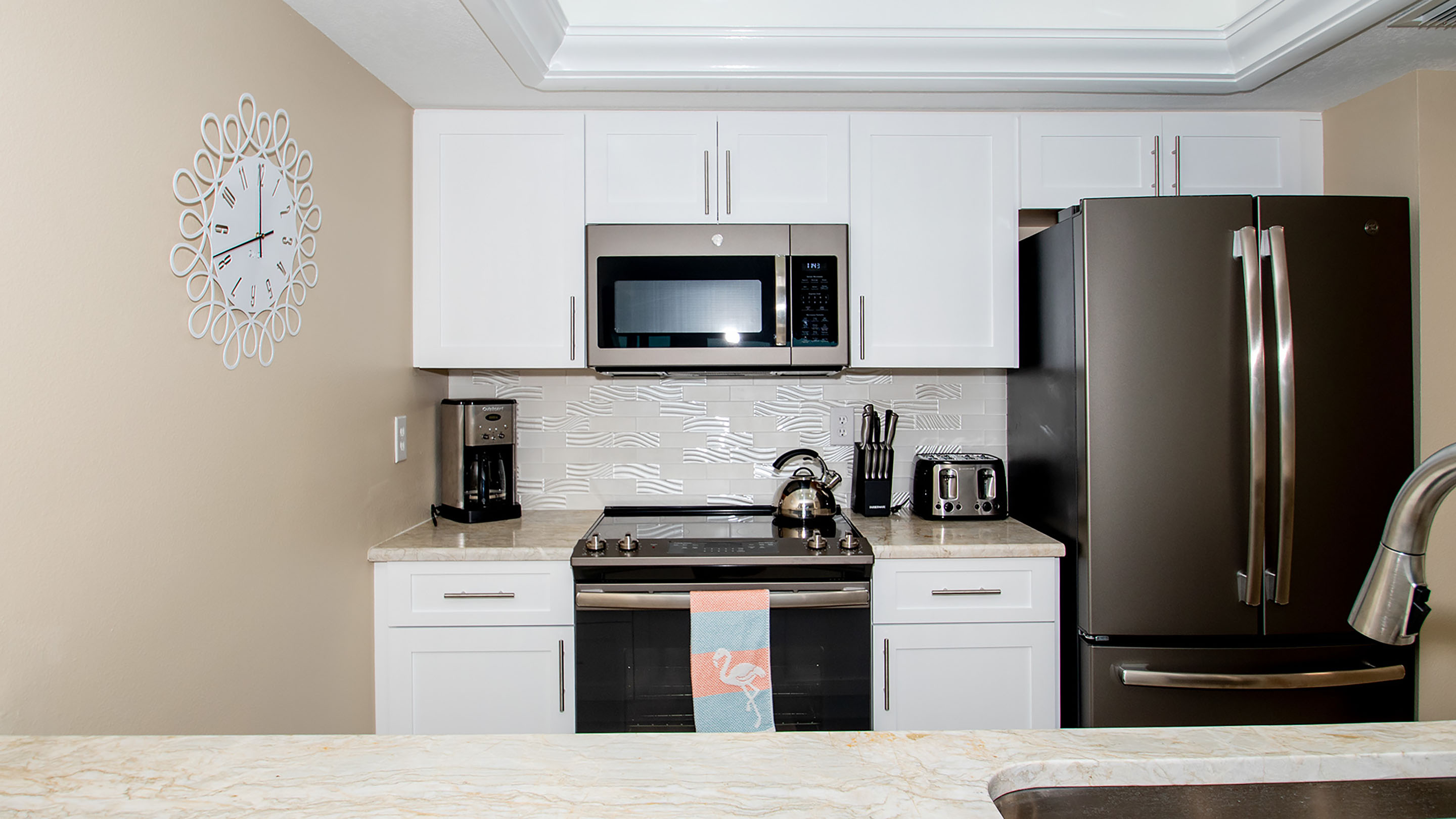 Two Bedroom Vacation Condo with Beautiful Panoramic Ocean Views