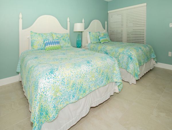 Two Bedroom Vacation Condo with Beautiful Panoramic Ocean Views