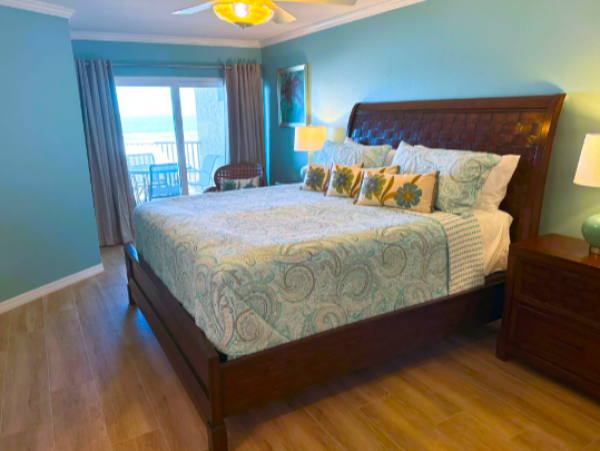 2 Bedroom/2 Bathroom Oceanfront Condo with spectacular views