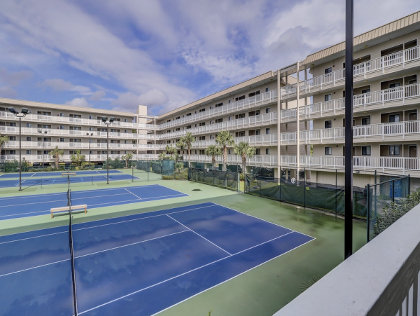 Resort Unit with Pool, Spa, Tennis & Gym Access in Hilton Head