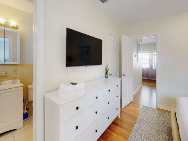 Hidden Gem On Beach with King Bed