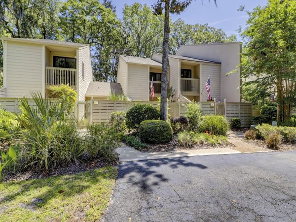Hilton Head Vacation Condo Two Bedroom Walk to Beach