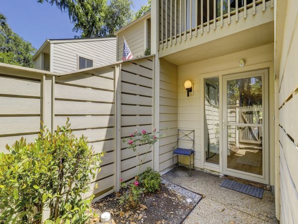Hilton Head Vacation Condo Two Bedroom Walk to Beach