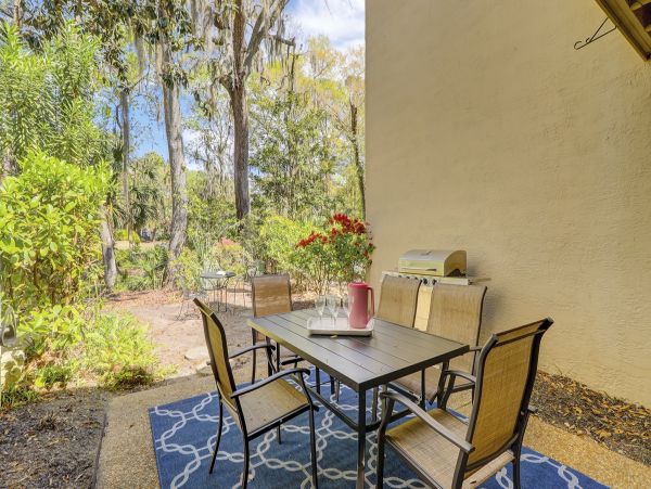 Hilton Head Vacation Condo Two Bedroom Walk to Beach