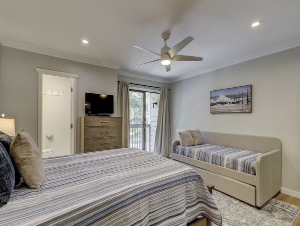 Hilton Head Vacation Condo Two Bedroom Walk to Beach