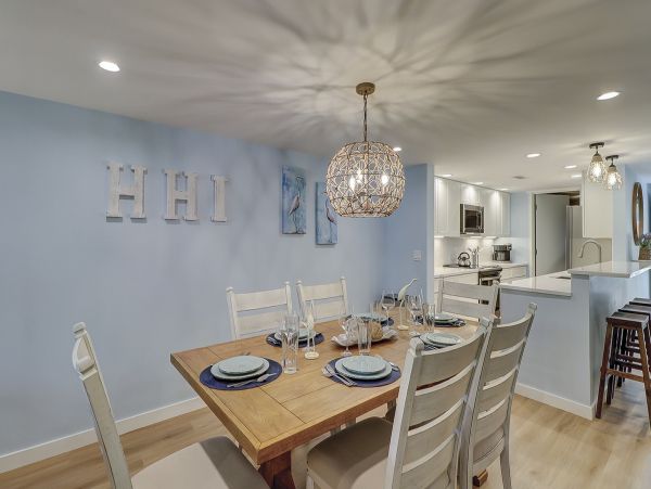 Hilton Head Vacation Condo Two Bedroom Walk to Beach