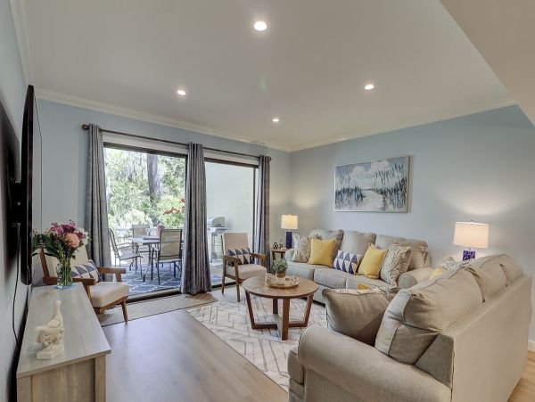 Hilton Head Vacation Condo Two Bedroom Walk to Beach