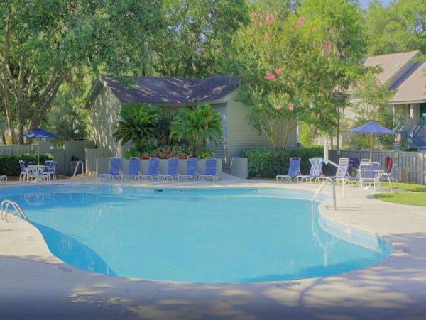 Hilton Head Vacation Condo Two Bedroom Walk to Beach