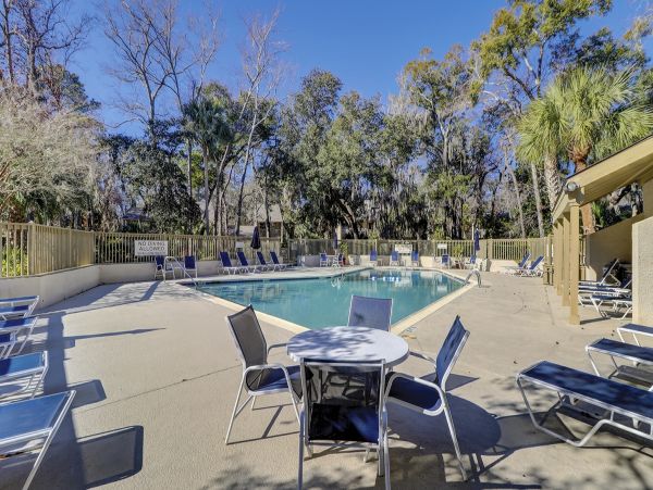 Hilton Head Vacation Condo Two Bedroom Walk to Beach