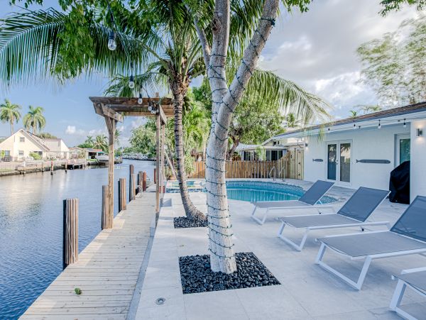 Beautiful Fort Lauderdale Home w/ 3 Bedrooms, Pool & Kayaks