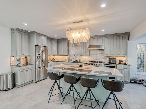 Beautiful Fort Lauderdale Home w/ 3 Bedrooms, Pool & Kayaks