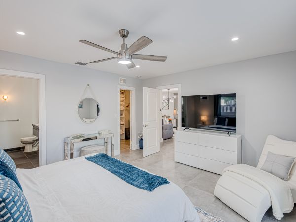 Beautiful Fort Lauderdale Home w/ 3 Bedrooms, Pool & Kayaks