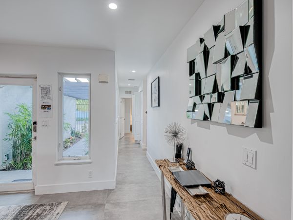 Beautiful Fort Lauderdale Home w/ 3 Bedrooms, Pool & Kayaks