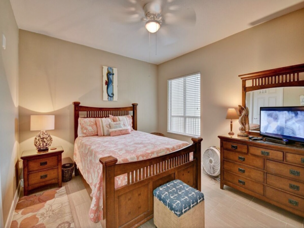 Lovely 3rd Floor Corner Unit