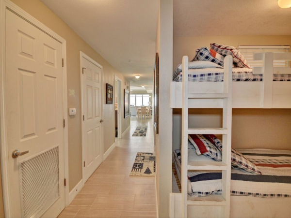 Lovely 3rd Floor Corner Unit