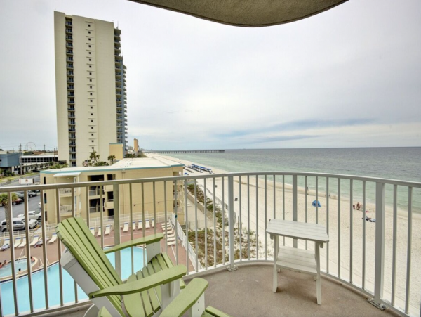 Lovely 3rd Floor Corner Unit