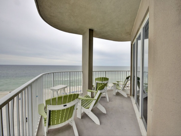 Lovely 3rd Floor Corner Unit