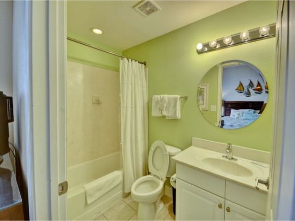 Lovely 3rd Floor Corner Unit