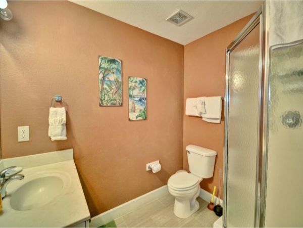 Lovely 3rd Floor Corner Unit