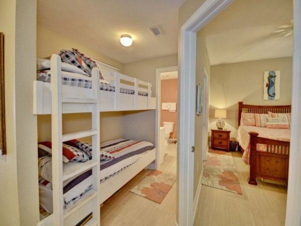 Lovely 3rd Floor Corner Unit
